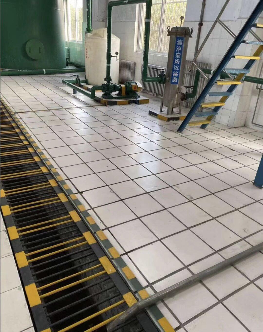 设备基础区耐酸砖地面工程现场照片