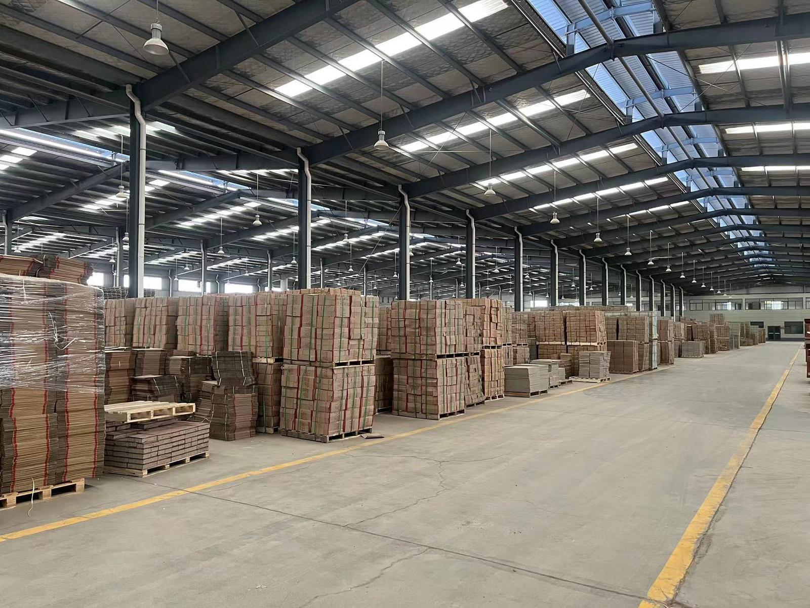 宇宏防腐工厂实拍,工业防腐材料生产与仓储场景